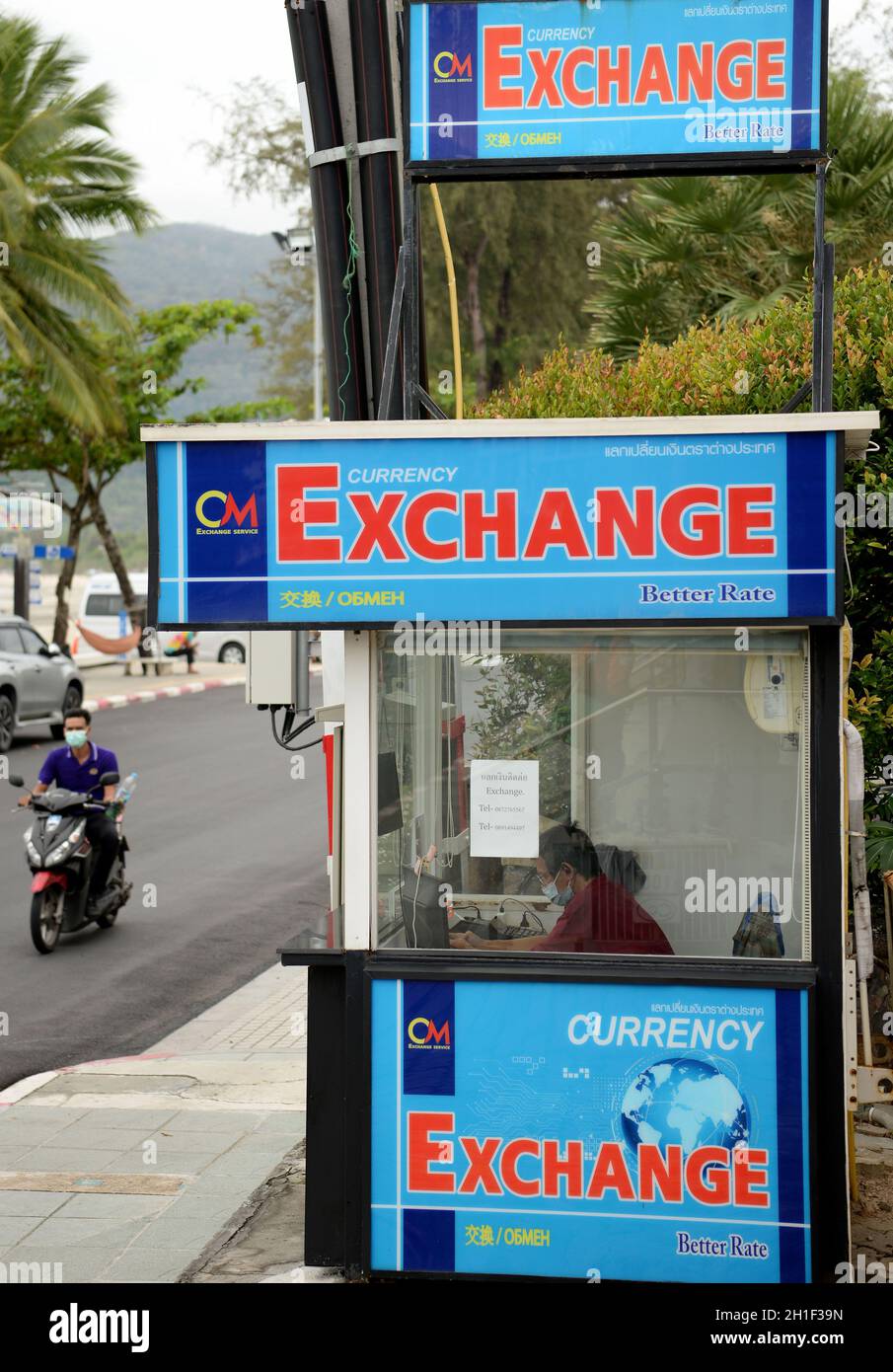 Patong, Thailand. 17th Oct, 2021. A currency exchange booth seen along the Patong Beach. Thailand's Phuket Island has a 7 day quarantine period for vaccinated foreign tourists and locals, called the Phuket Sandbox. After a successful negative PCR test visitors are permitted to travel around the island during their quarantine. Thailand will allow fully vaccinated visitors from low-risk countries to enter the kingdom without quarantine from November 1 as a key effort by the government to boost the economy. Credit: SOPA Images Limited/Alamy Live News Stock Photo