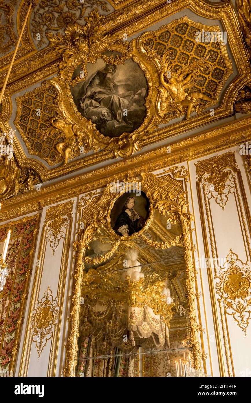 FRANCE. YVELINES (78). VERSAILLES. CASTLE OF VERSAILLES. QUEEN'S