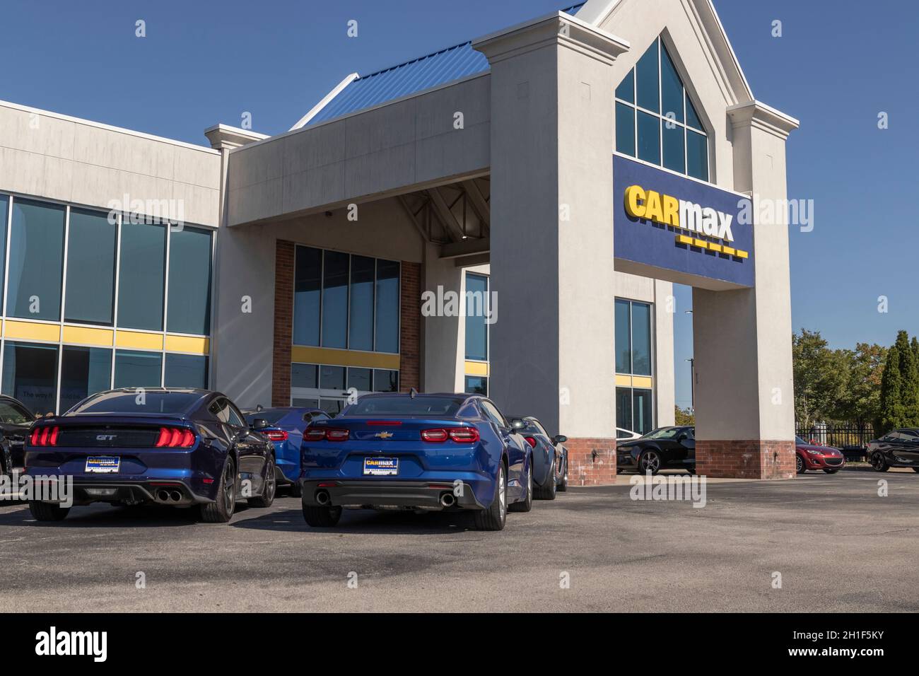 Indianapolis - Circa October 2021: CarMax Auto Dealership Muscle car ...