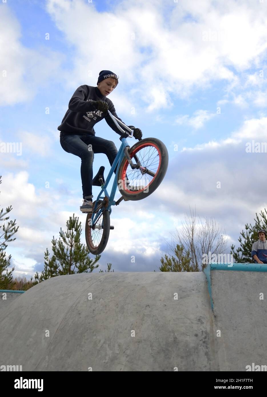 Dobrograd, Vladimir region, Russia. 22 October 2017. Teen on BMX bike  performs a trick in the skatepark Stock Photo - Alamy