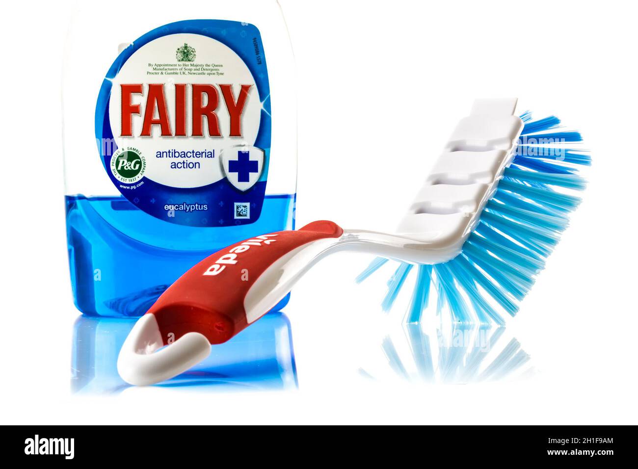 blue washing up dish with cleaning tools and detergents as degreaser and a  brush with wipes Stock Photo - Alamy