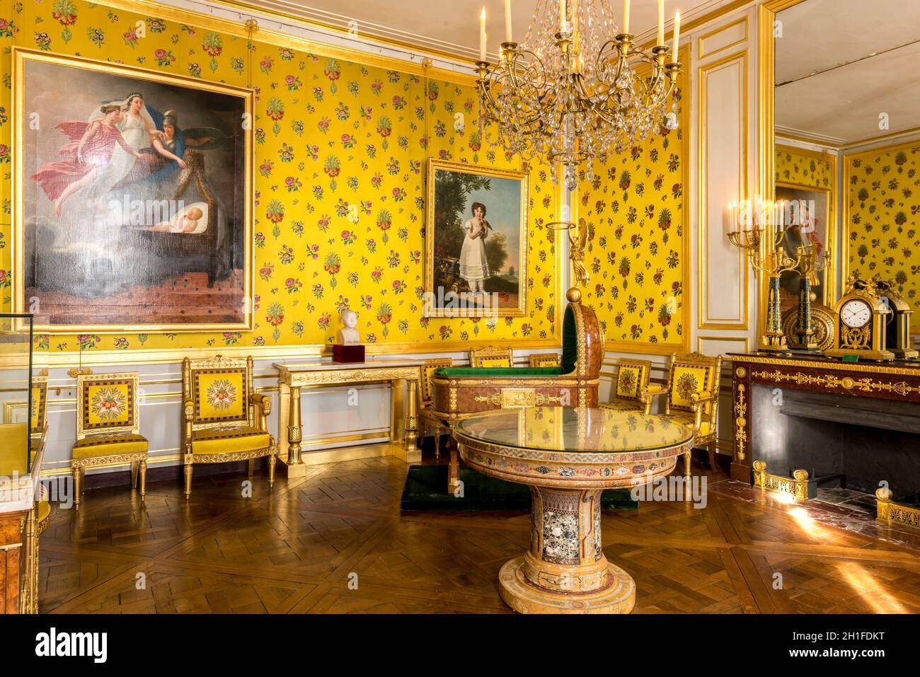 FRANCE. SEINE-ET-MARNE (77). FONTAINEBLEAU. THE CASTLE. THE NAPOLEON I MUSEUM. ROOM " IMPERIAL PALACE FOR THE KING OF ROME" AND THE CRADLE OF THE KING Stock Photo