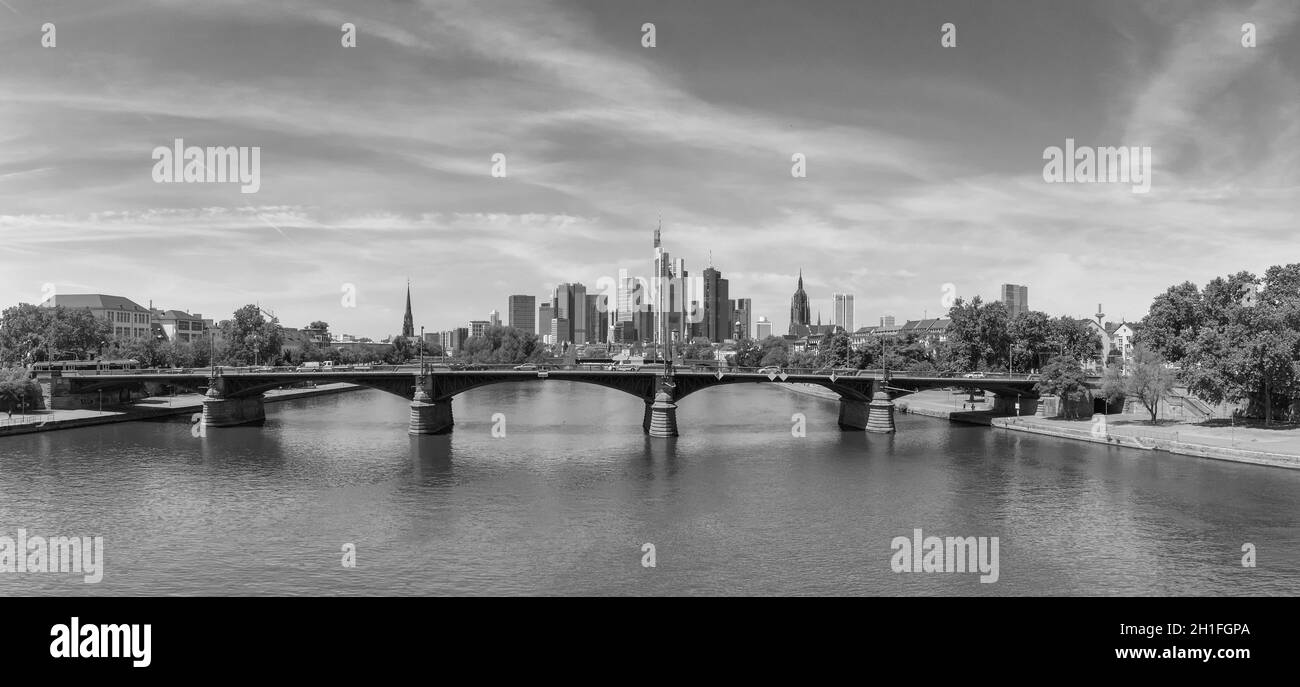 Skyscraper frankfurt skyline building river Black and White Stock ...
