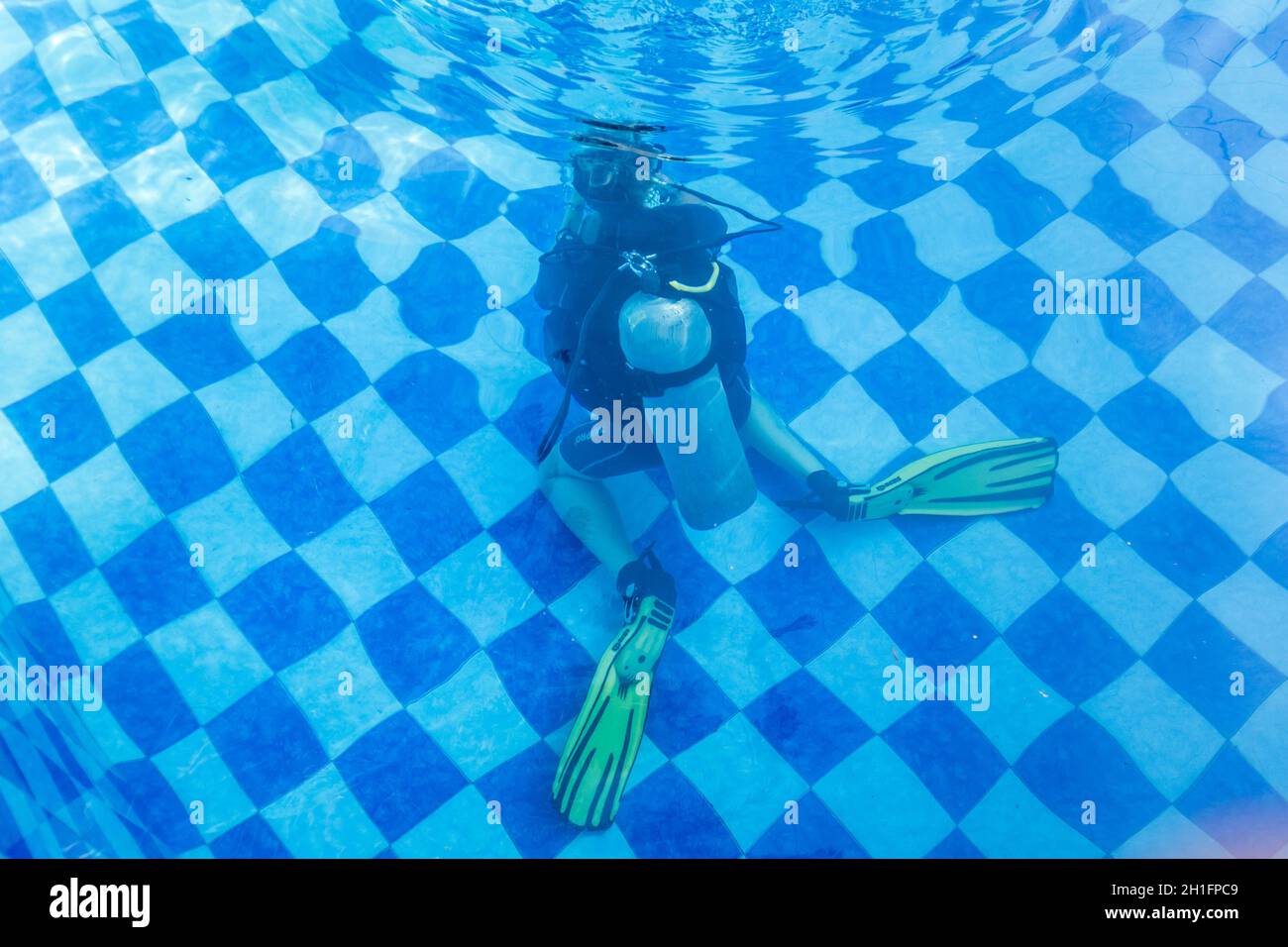 Learning to Scuba Dive in a Swimming Pool Stock Photo Alamy