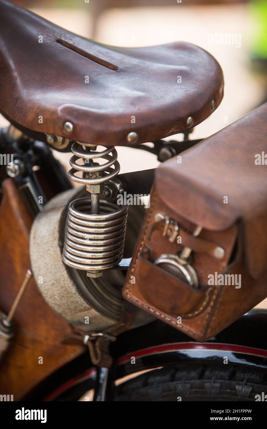 Vintage leather bike seat deals