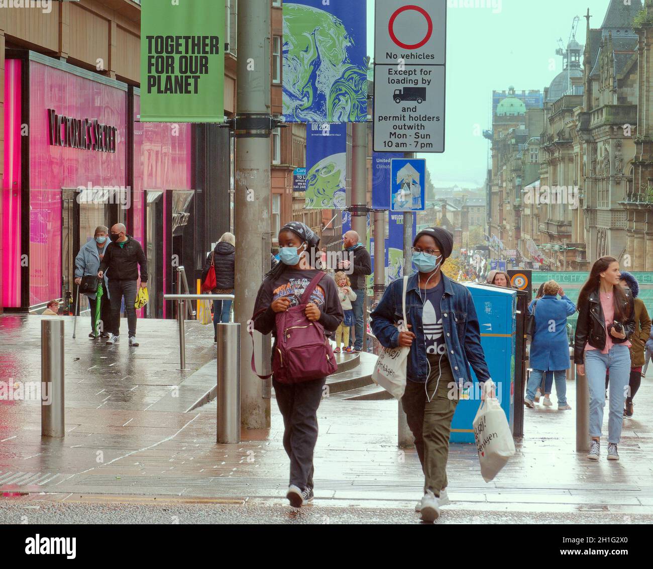 Glasgow, Scotland, UK, 18th October, 2021. UK  Weather:  Rain put a damper on the cop26 preparations amid calll offs from the stars as locals went shopping in the style mile od the city, buchanan street. Credit: Gerard Ferry/Alamy Live News Stock Photo