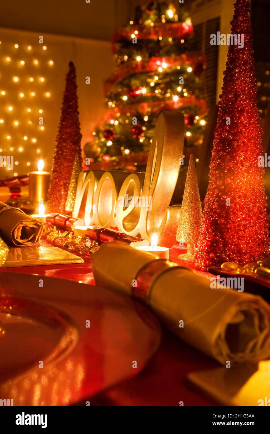 Table decorated red and gold for Christmas day dinner Stock Photo