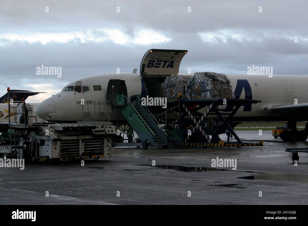 salvador, bahia / brazil - may 15, 2007: Douglas DC-8 freighter aircraft from the airline Beta seen in loading procedure at Salvador airport. Stock Photo