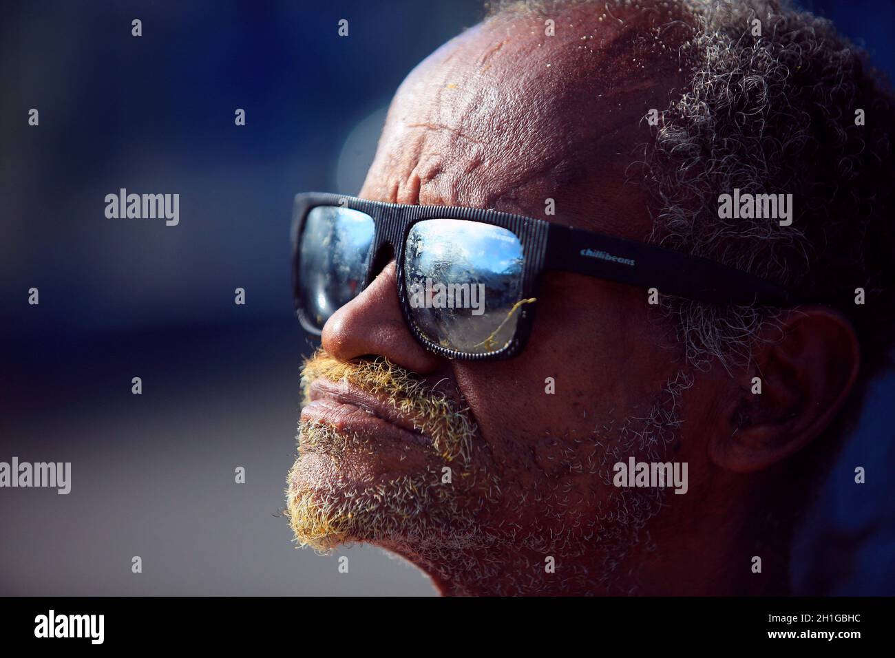 Man wearing dark glasses hi-res stock photography and images - Alamy