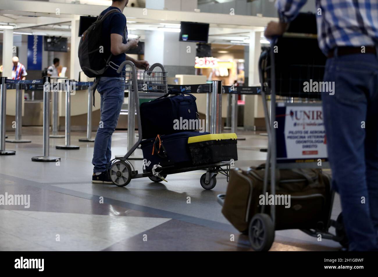 salvador, bahia / brazil - september 22, 2017: passengers are seen poking cart with suitcase in the lobby of the airport of the city of Salvador. *** Stock Photo