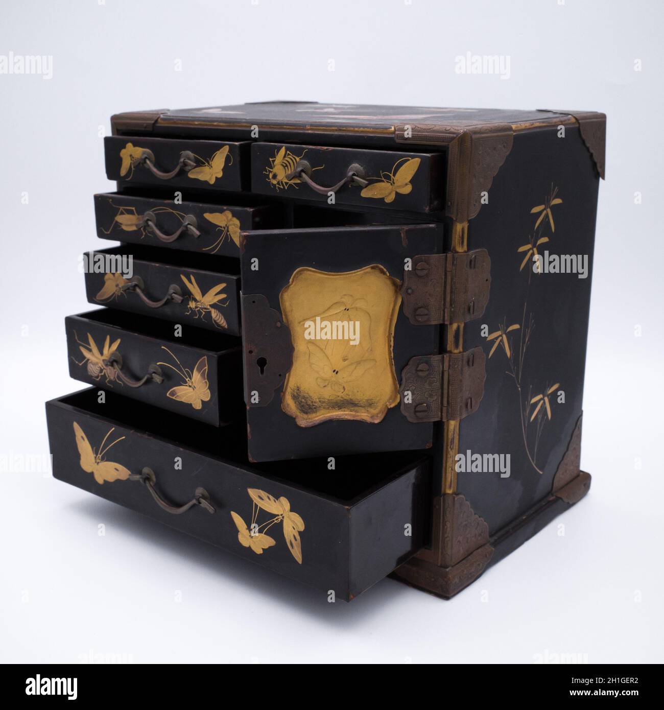 Hand painted lacquer hires stock photography and images Alamy