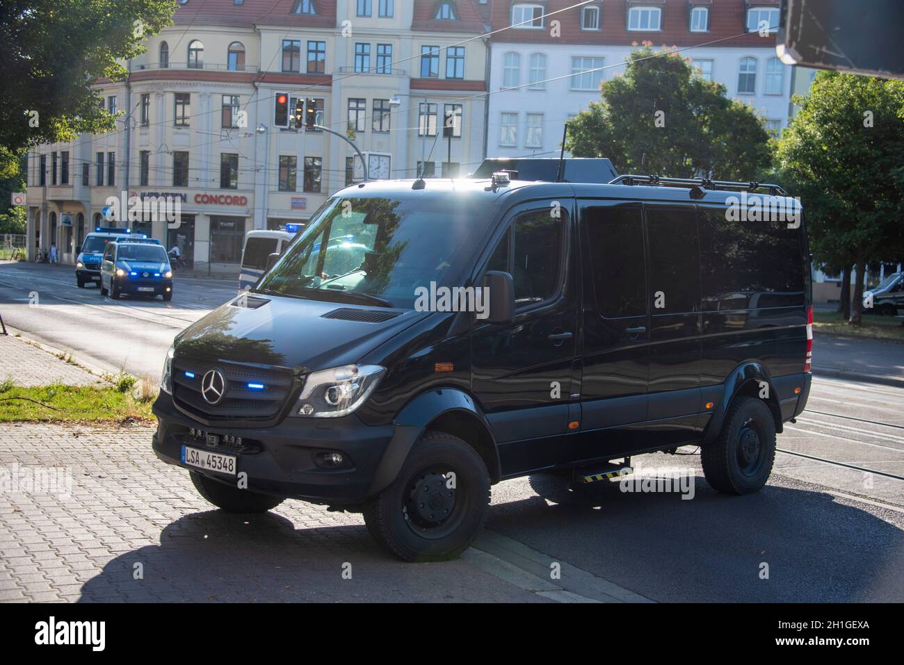 Germany, Saxony-Anhalt, Magdeburg, 22 July 2020: A police escort brings the accused right-wing terrorist Stephan B. into the courtyard of the court bu Stock Photo