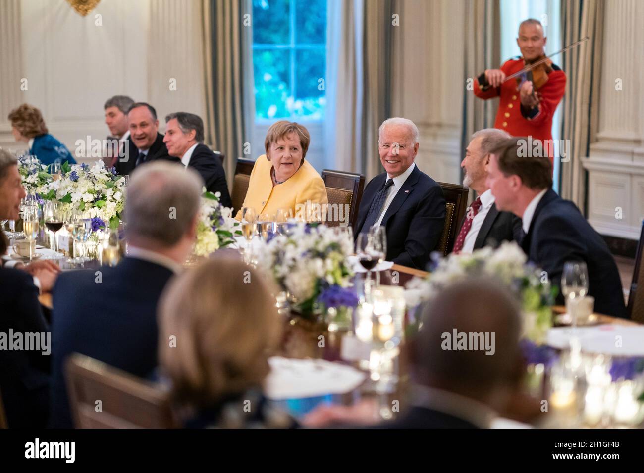Washington, United States of America. 15 July, 2021. U.S President Joe Biden and First Lady Jill Biden, joined by Vice President Kamala Harris, Second Gentleman Douglas Emhoff, and invited guests, host a dinner for German Chancellor Angela Merkel and her husband Professor Joachim Sauer  in the State Dining Room of the White House July 15, 2021in Washington, D.C. Credit: Adam Schultz/White House Photo/Alamy Live News Stock Photo