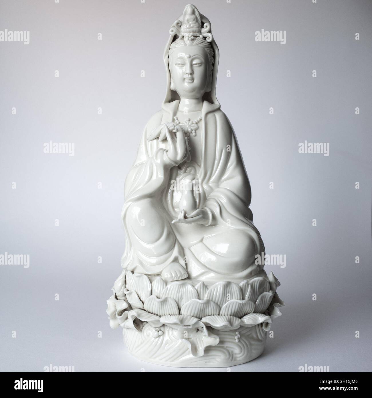 Dehua Figure of Seated Guanyin. He Chaozong Yin and Dehua Seal Marks Stock Photo
