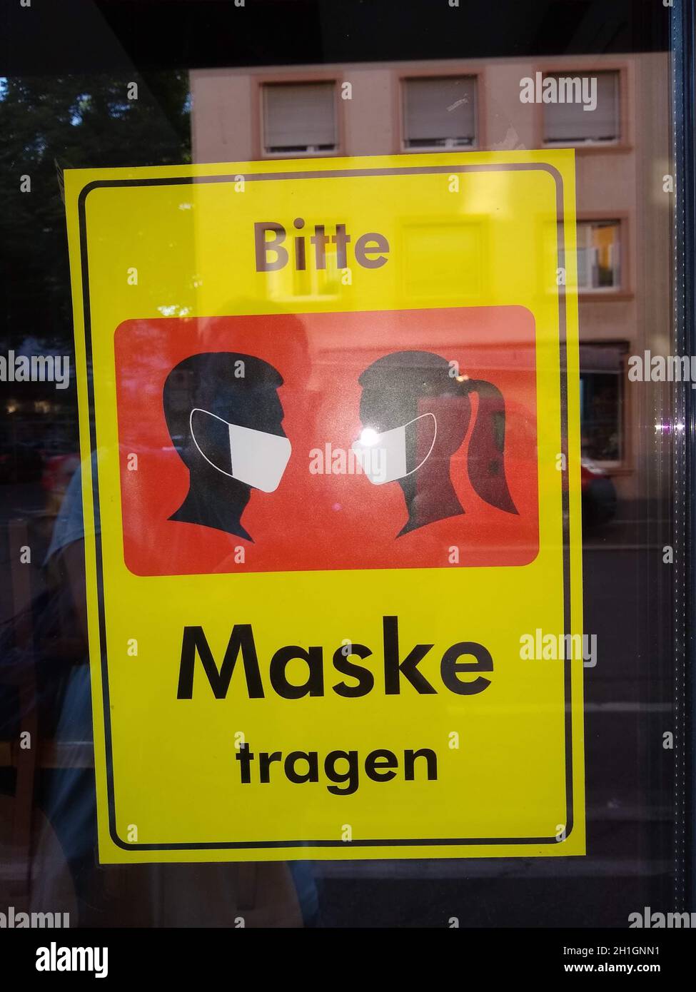 Bitte Maske tragen Stock Photo
