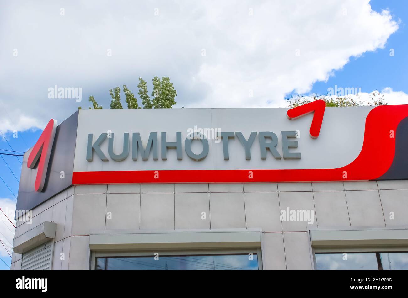 Kyiv, Ukraine - July 29, 2020: Tires sign on building - shop Kumho Tyre at  Kyiv, Ukraine on July 29, 2020 Stock Photo - Alamy, image size:1300x950
