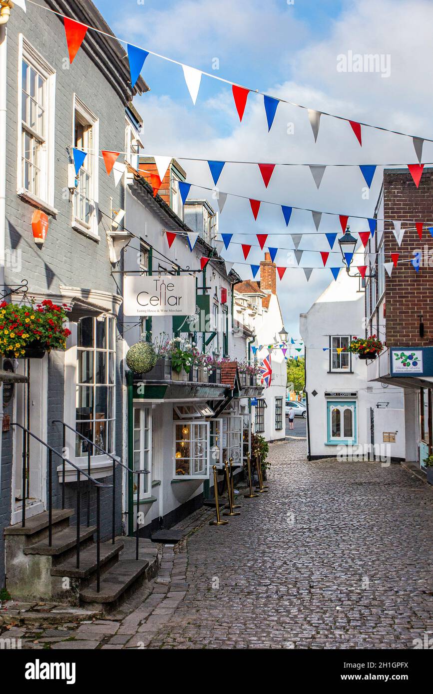 the-quaint-cobbled-streets-of-lymington-old-town-in-hampshire-england