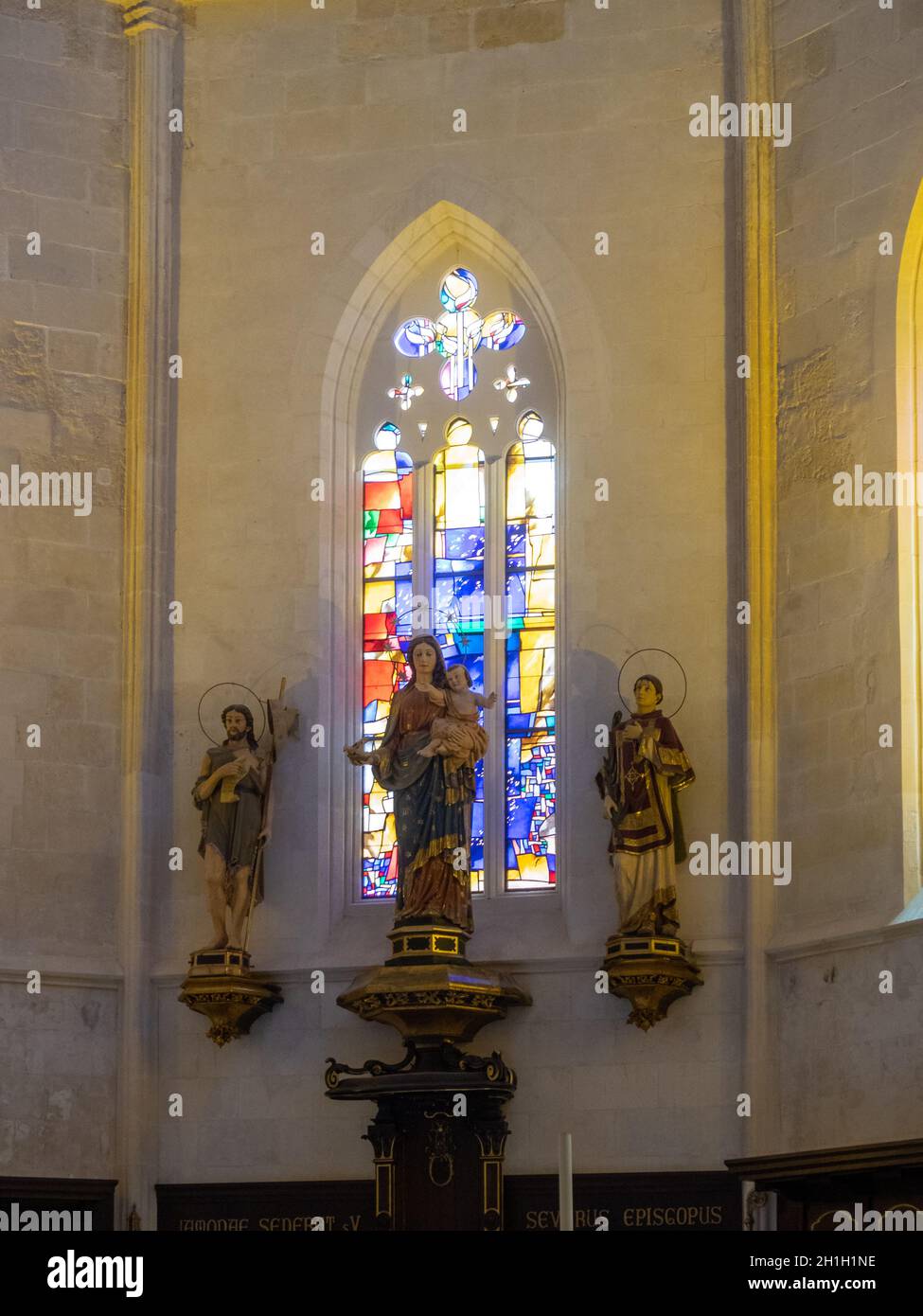 Altar of mary hi-res stock photography and images - Alamy