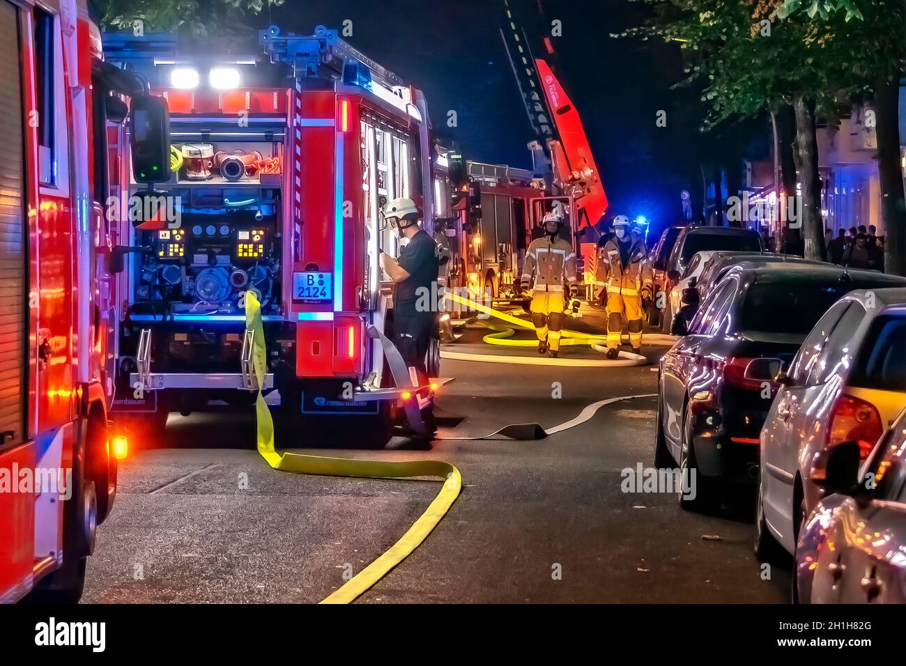 The Berlin fire department with a large number of vehicles during an operation in the very narrow Emserstraße and Nogatstraße in the Berlin district o Stock Photo