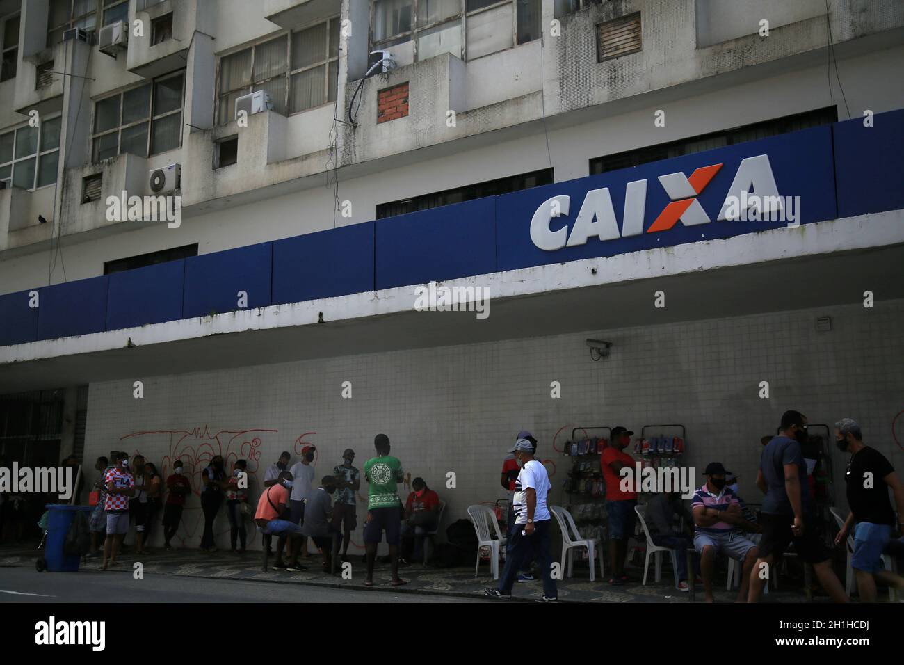 salvador, bahia / brazil - september 8, 2020: people face queues for assistance at Caixa Economica Federal in the neighborhood of Comercio, in the cit Stock Photo