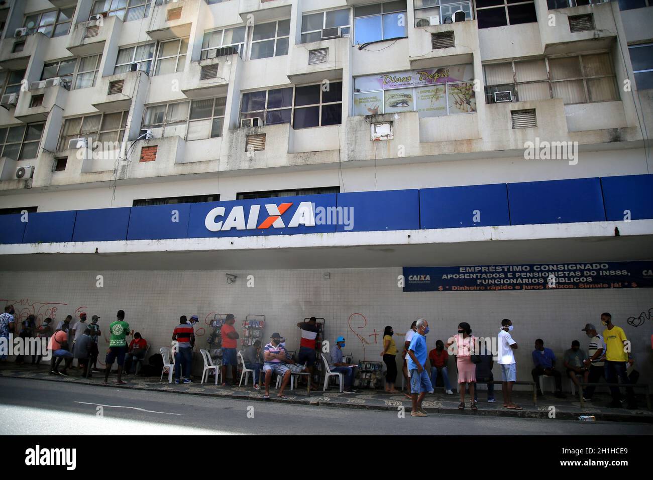 salvador, bahia / brazil - september 8, 2020: people face queues for assistance at Caixa Economica Federal in the neighborhood of Comercio, in the cit Stock Photo