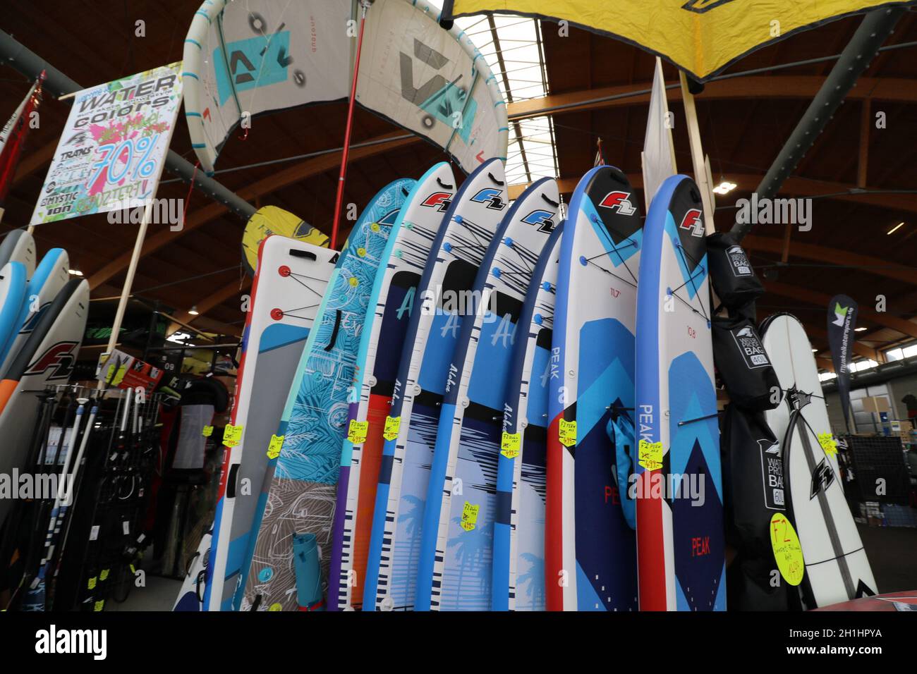 Stand Up Paddle in allen Größen und Preisklassen auf der Fachmesse