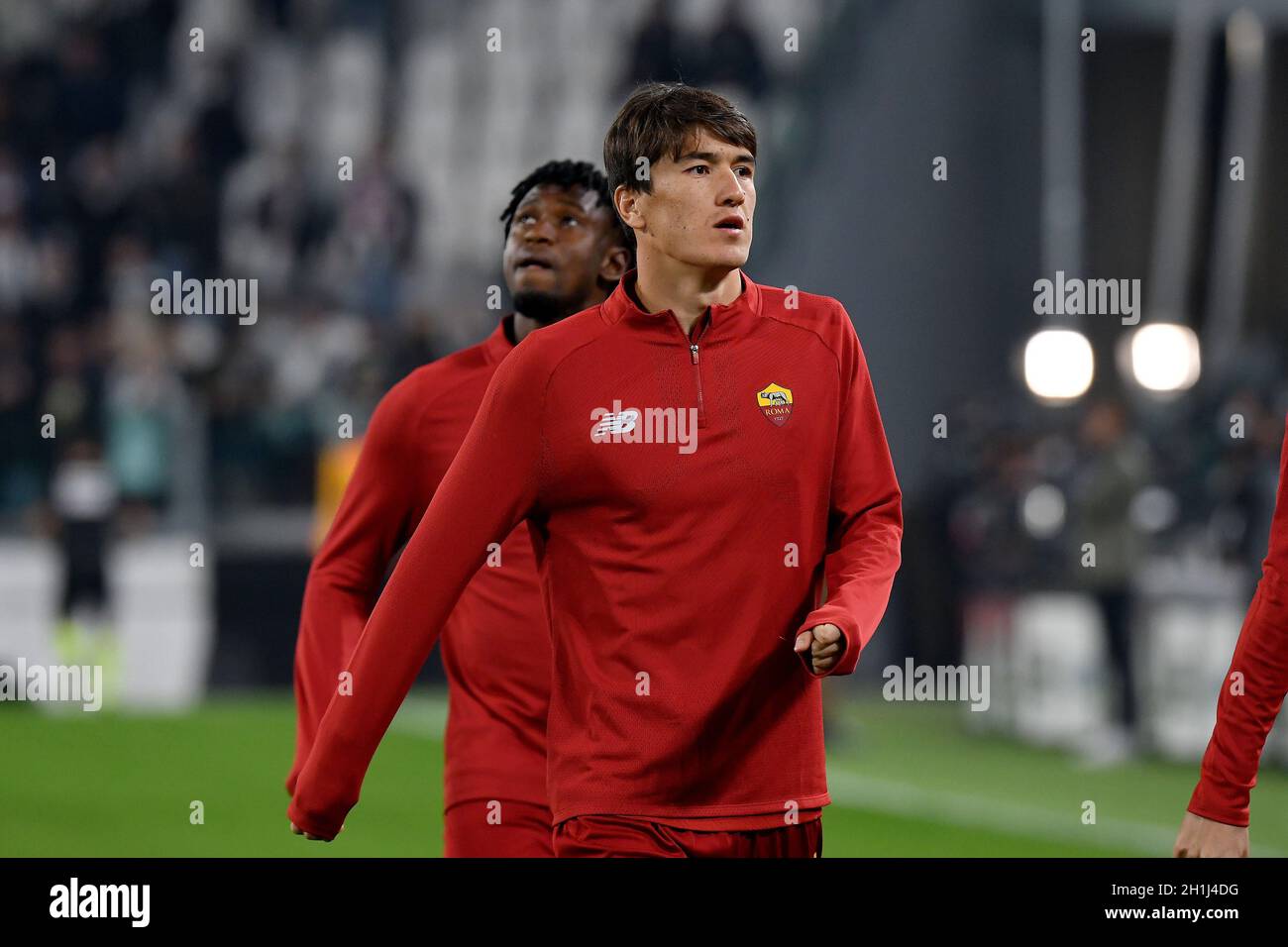 Eldor Shomurodov Of AS Roma Warms Up During The Serie A 2021 22 Match eldor-shomurodov-of-as-roma-warms-up-during-the-serie-a-2021-22-match