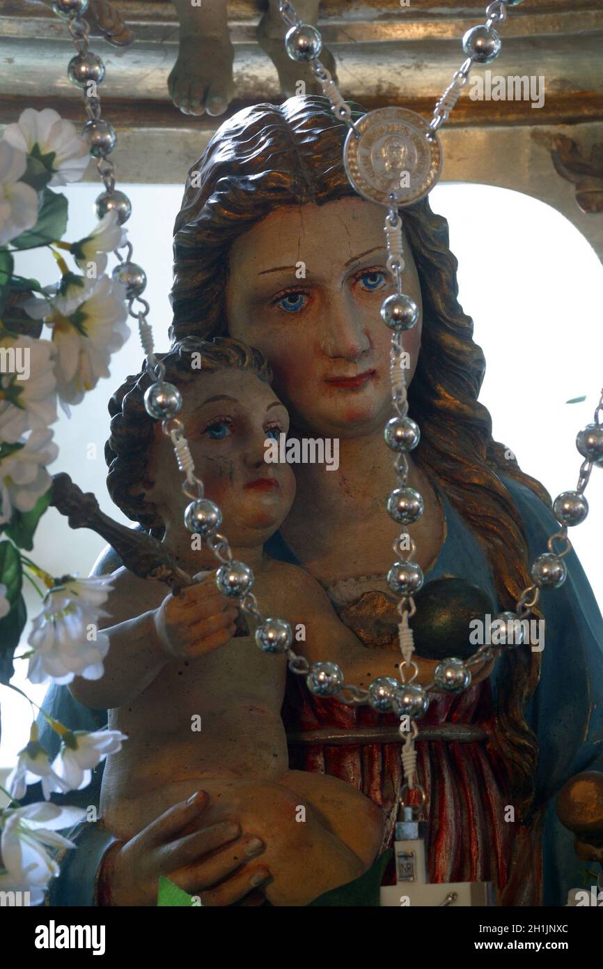 Blessed Virgin Mary with baby Jesus Stock Photo - Alamy