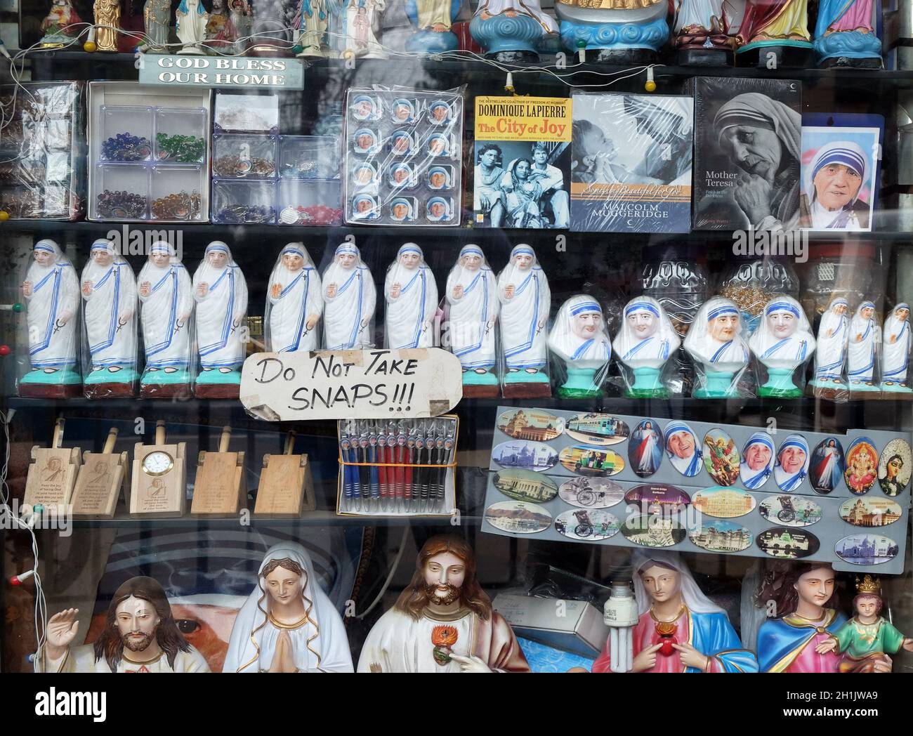 Souvenir shop near Mother Teresa Mother House in Kolkata, India Stock
