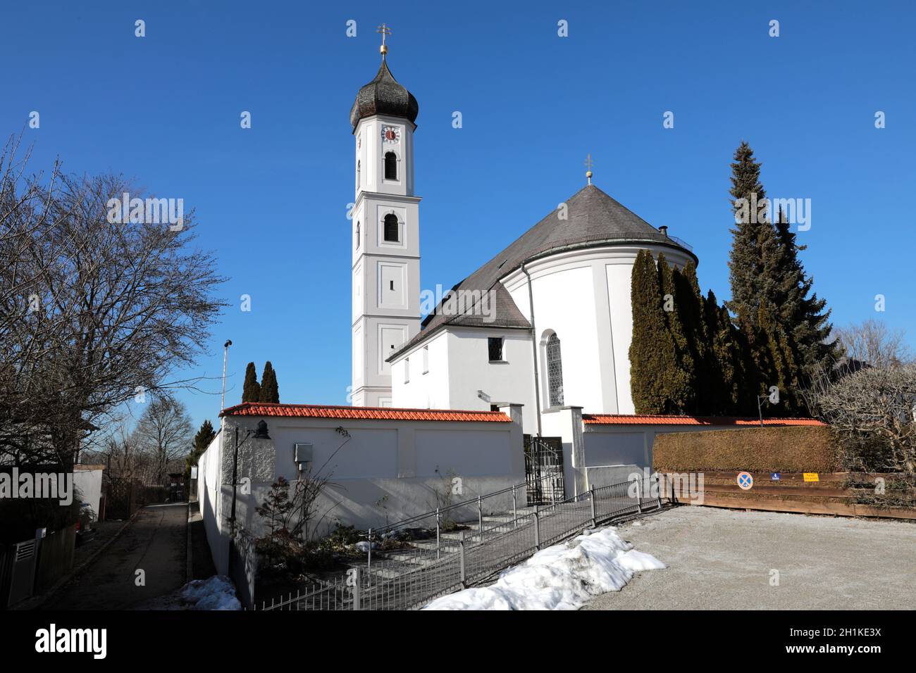 Römisch-katholische Pfarrkirche St. Valentin in Unterföhring bei München aus dem 18. Jahrhundert. Stock Photo