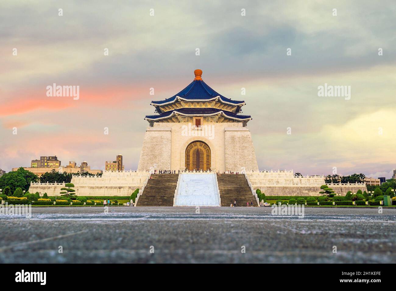 Chiang Kai-shek memorial in Taipei, Taiwan Chinese characters on the walls represent Chiang Kai-shek’s political values of ethics, democracy and scien Stock Photo