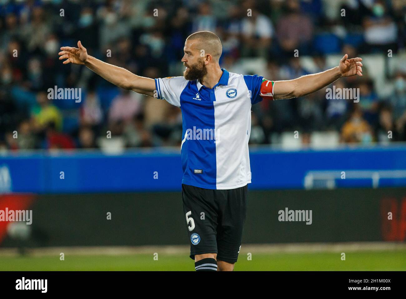 Victor Laguardia Of Deportivo Alaves During The Liga Match Between Deportivo Alaves And Real Betis At Estadio De Mendizorrotza In Vitoria Spain Stock Photo Alamy