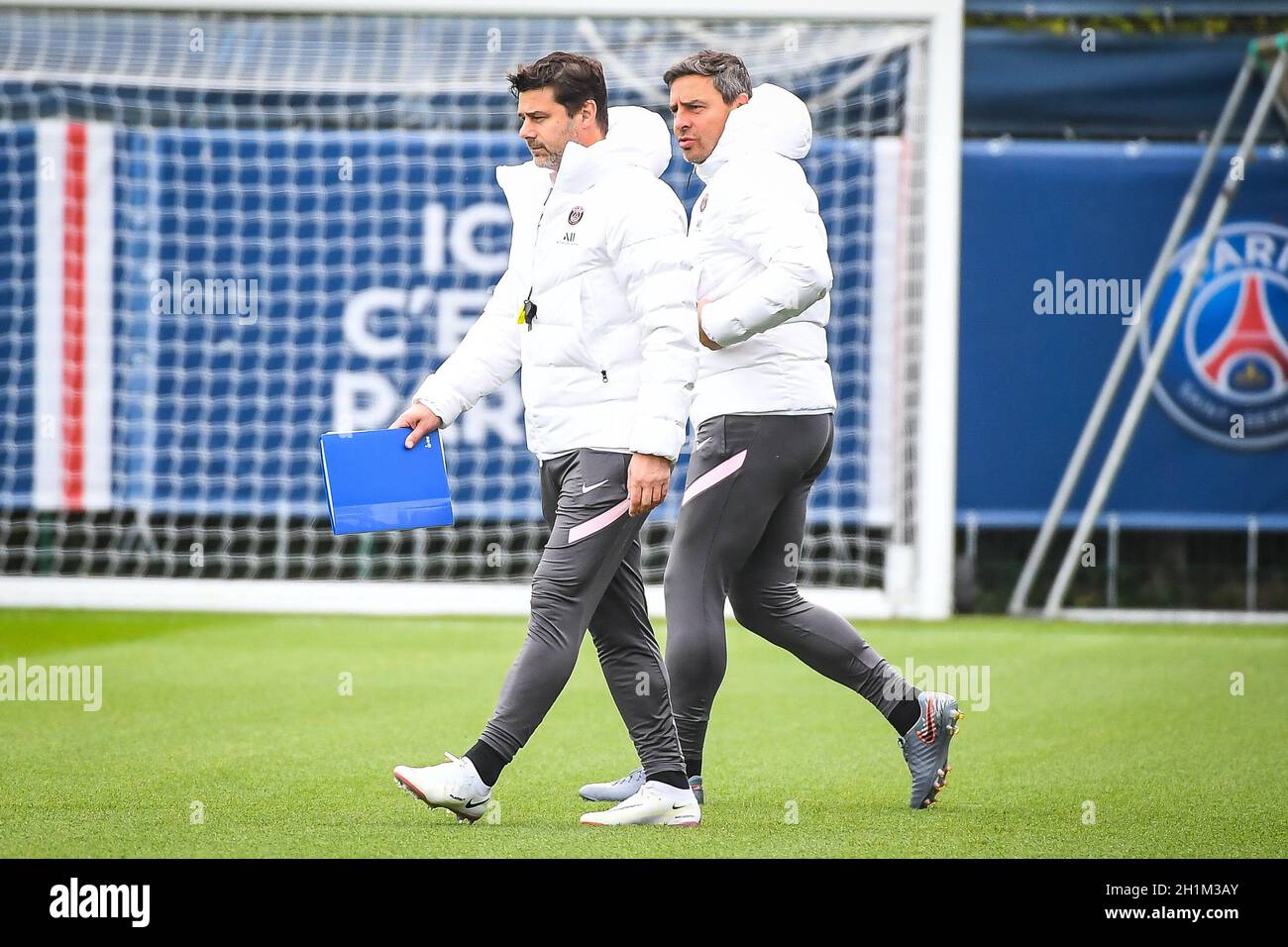 Saint-Germain-en-Laye, France, October 18, 2021, Miguel D'AGOSTINO of PSG  and Mauricio POCHETTINO of PSG during the training of the Paris Saint- Germain team on October 18, 2021 at Camp des Loges in Saint-Germain-en-Laye,