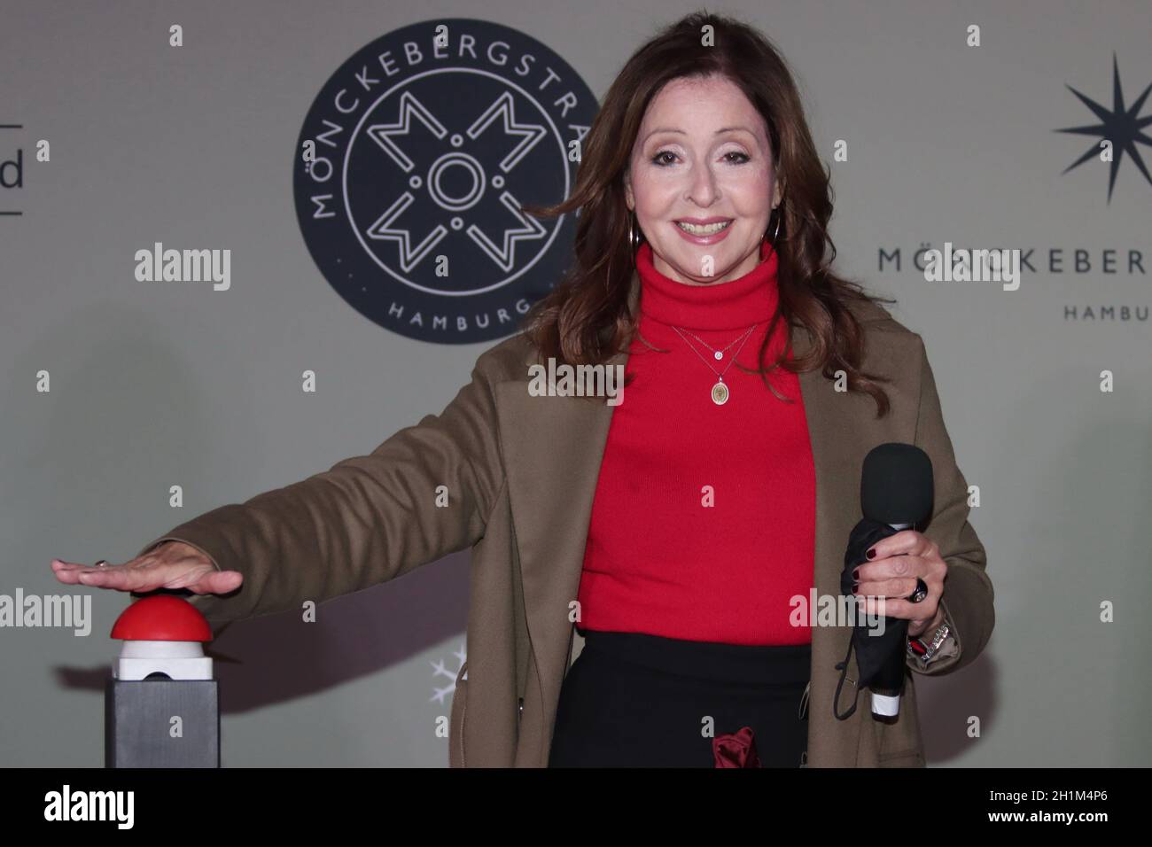 Vicky Leandros,  Presse-Fotocall Weihnachtslicht Moenckebergstraße; Hamburg, 19.11.2020 Stock Photo