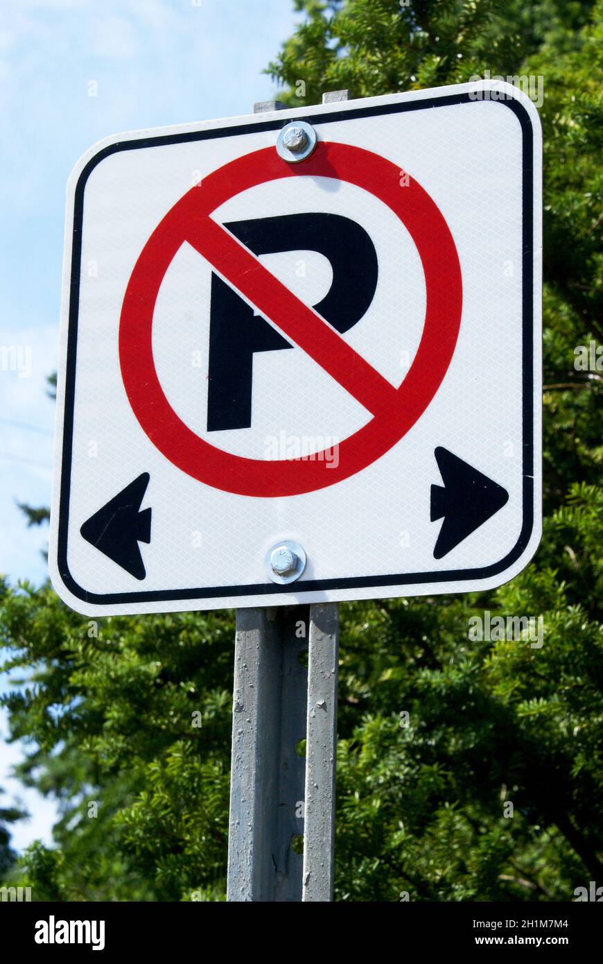 Road sign used in parking hi-res stock photography and images - Alamy