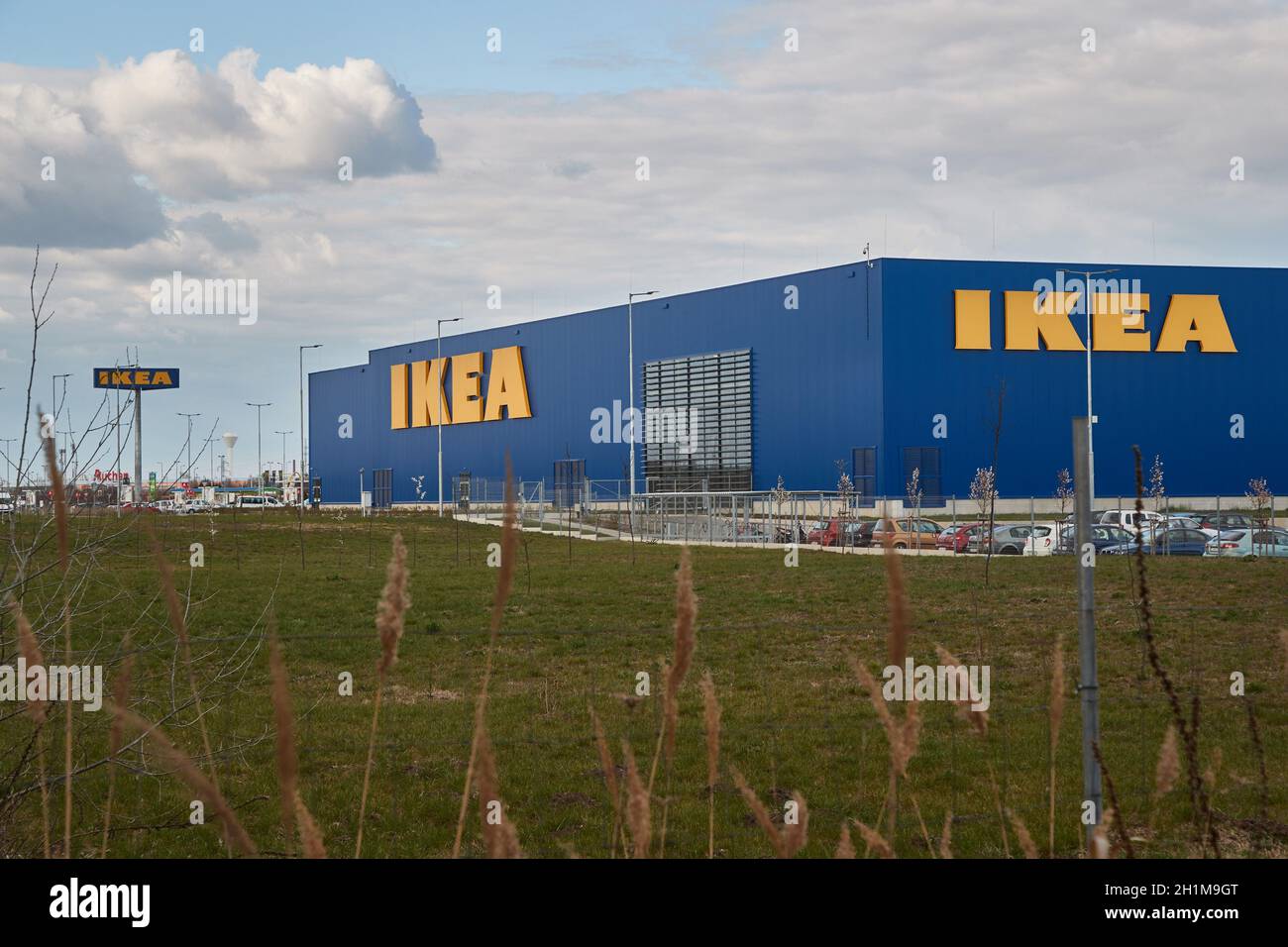 BUDAPEST, HUNGARY - MARCH 30, 2019: Sign of a big Ikea furniture store near  Soroksar, Budapest, cars in the parking lot Stock Photo - Alamy