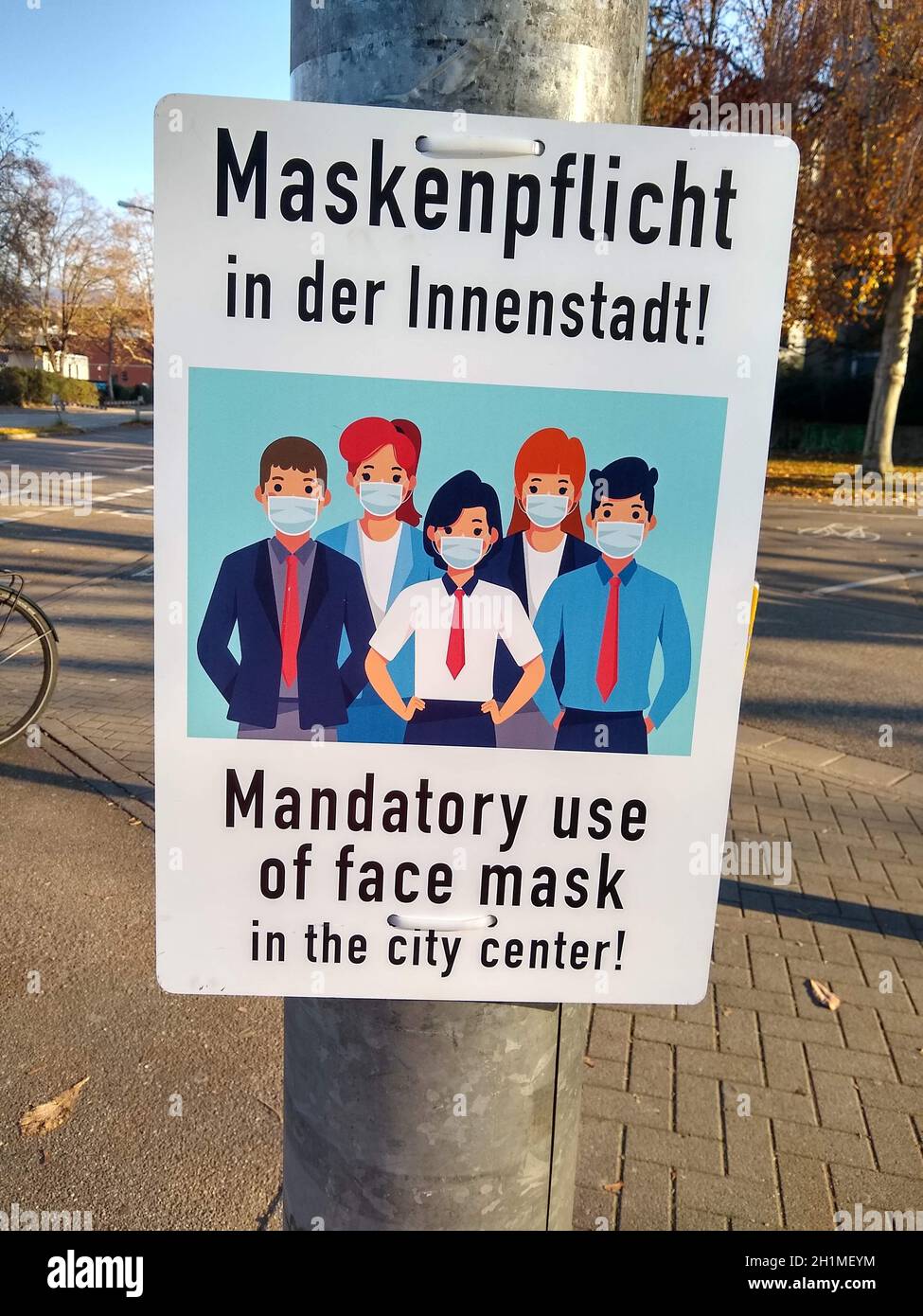 Maskenpflicht, wie hier in Freiburg besteht zwischenzeitlich in zahlreichen Städten in Deutschland  Themenbild Medizin  - Coronavirus Stock Photo