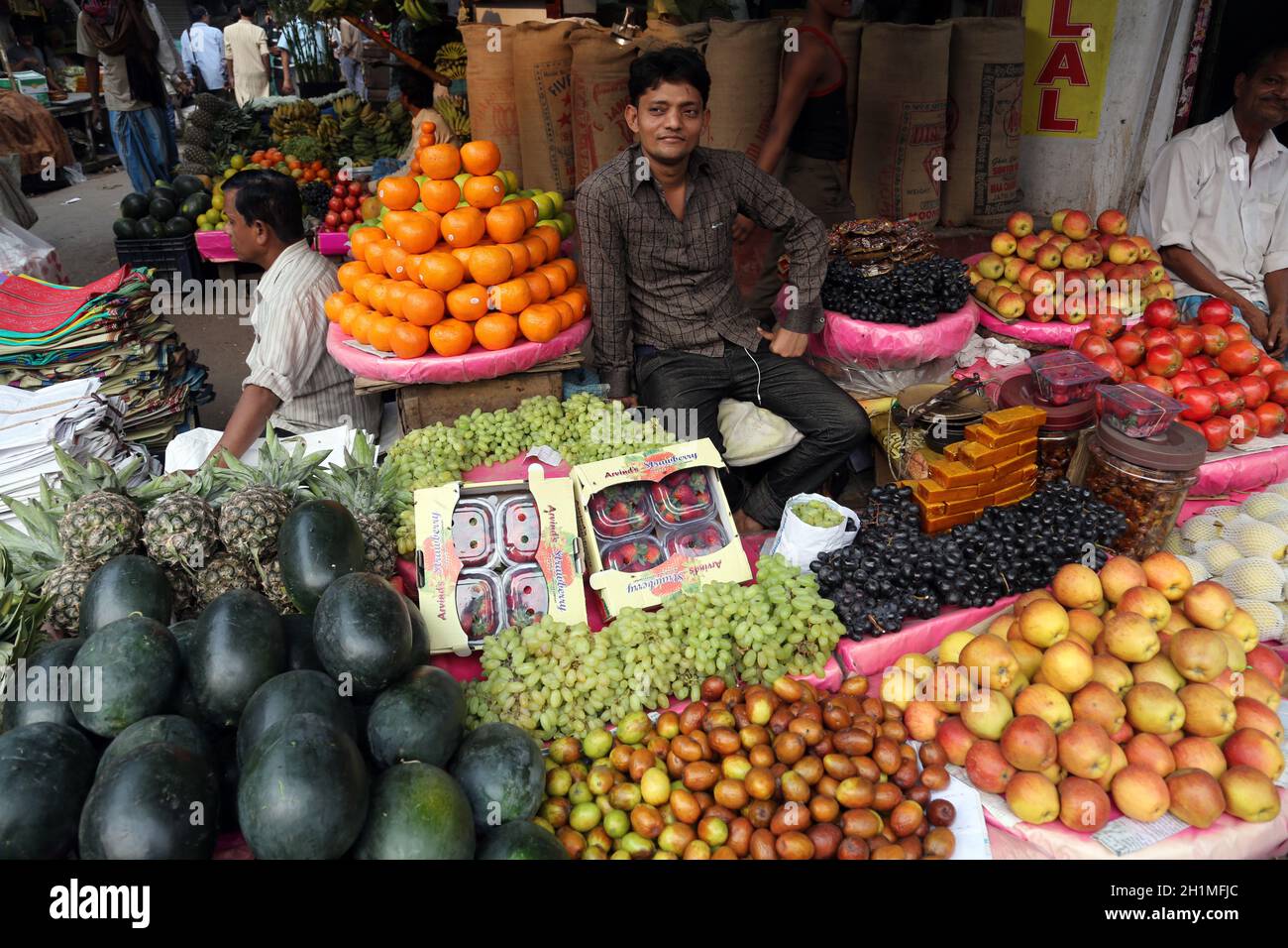 Kolkata fruit market Stock Photo Alamy