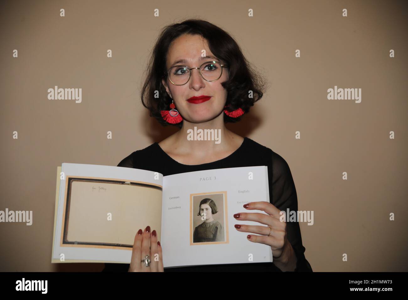 Lauren Leiderman bei der Buchbesprechung 'Das Poesiealbum von Eva Goldberg' - mit Einträgen von Anne Frank und Präsentation des am 5.11.2021 zu verleg Stock Photo