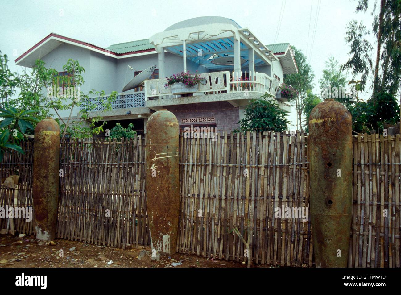 Bombs decoration in front of a house the centre of the Town of Phonsavan in the Province Xieng Khunag in Lao in the north of Lao.   Lao, Phonsavan, Ju Stock Photo