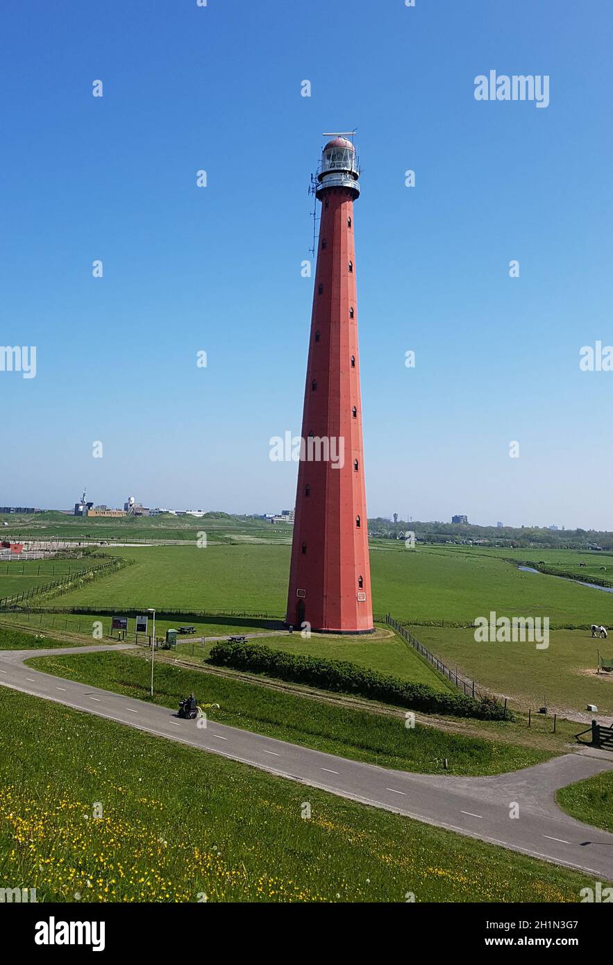 Leuchtturm Huisduinen, genannt Lange Jaap, ist ein Leuchtturm im Norden von Fort Kijkduin bei Den Helder. Huisduinen lighthouse, called Lange Jaap, is Stock Photo