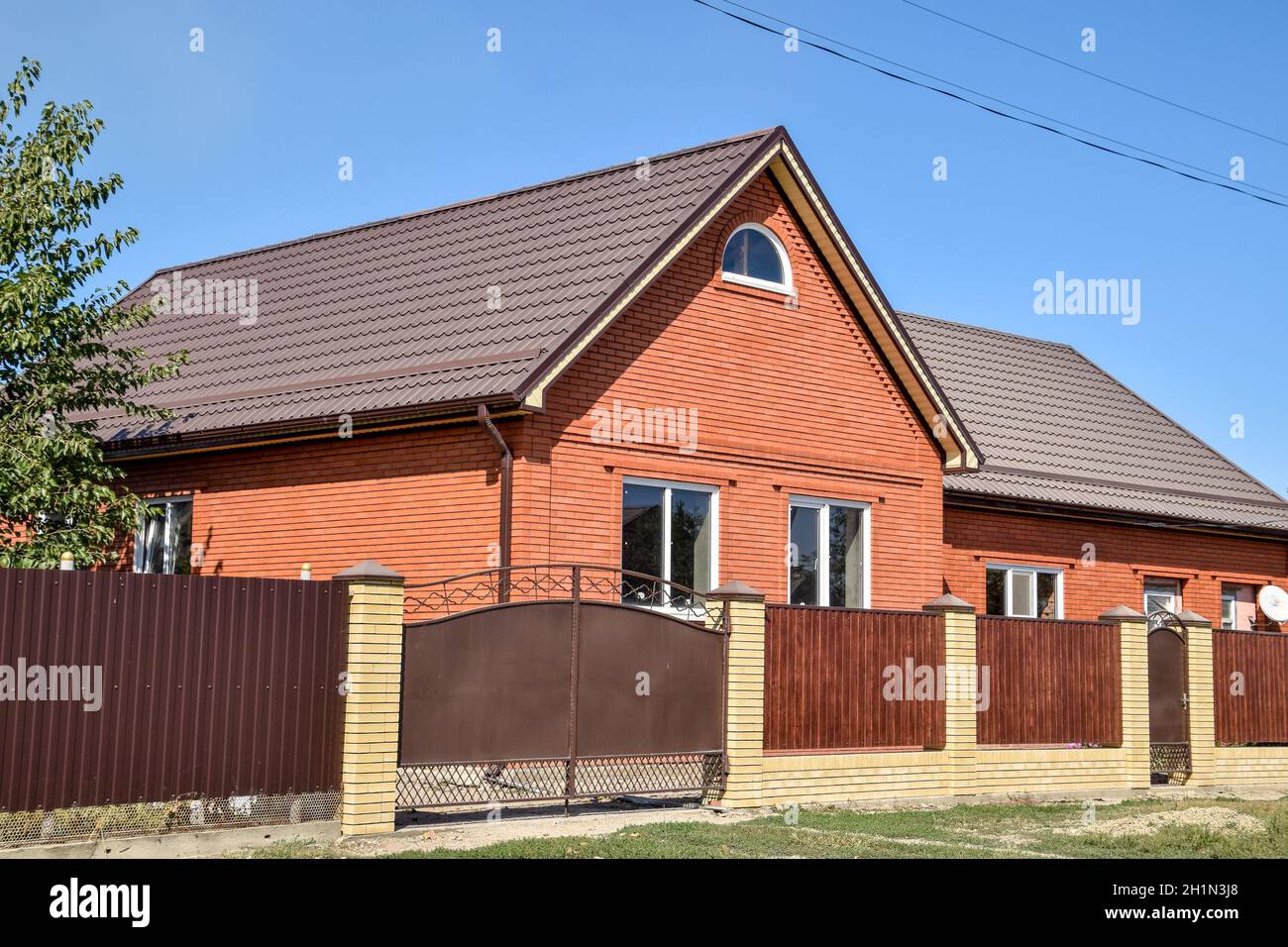 Detached house with a roof made of steel sheets. Roof metal sheets ...