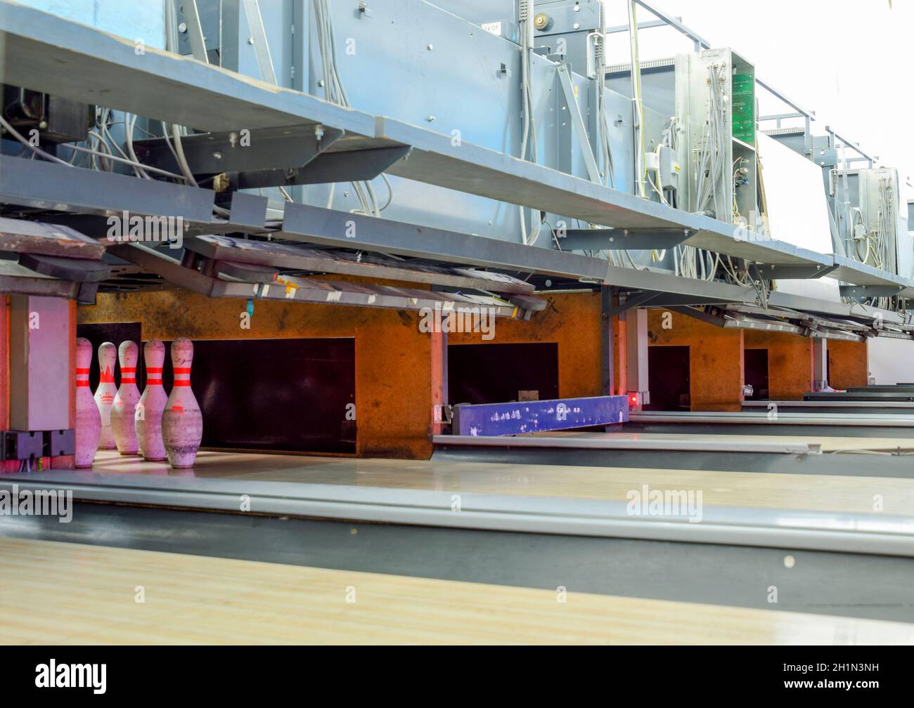 Pinsetter hires stock photography and images Alamy