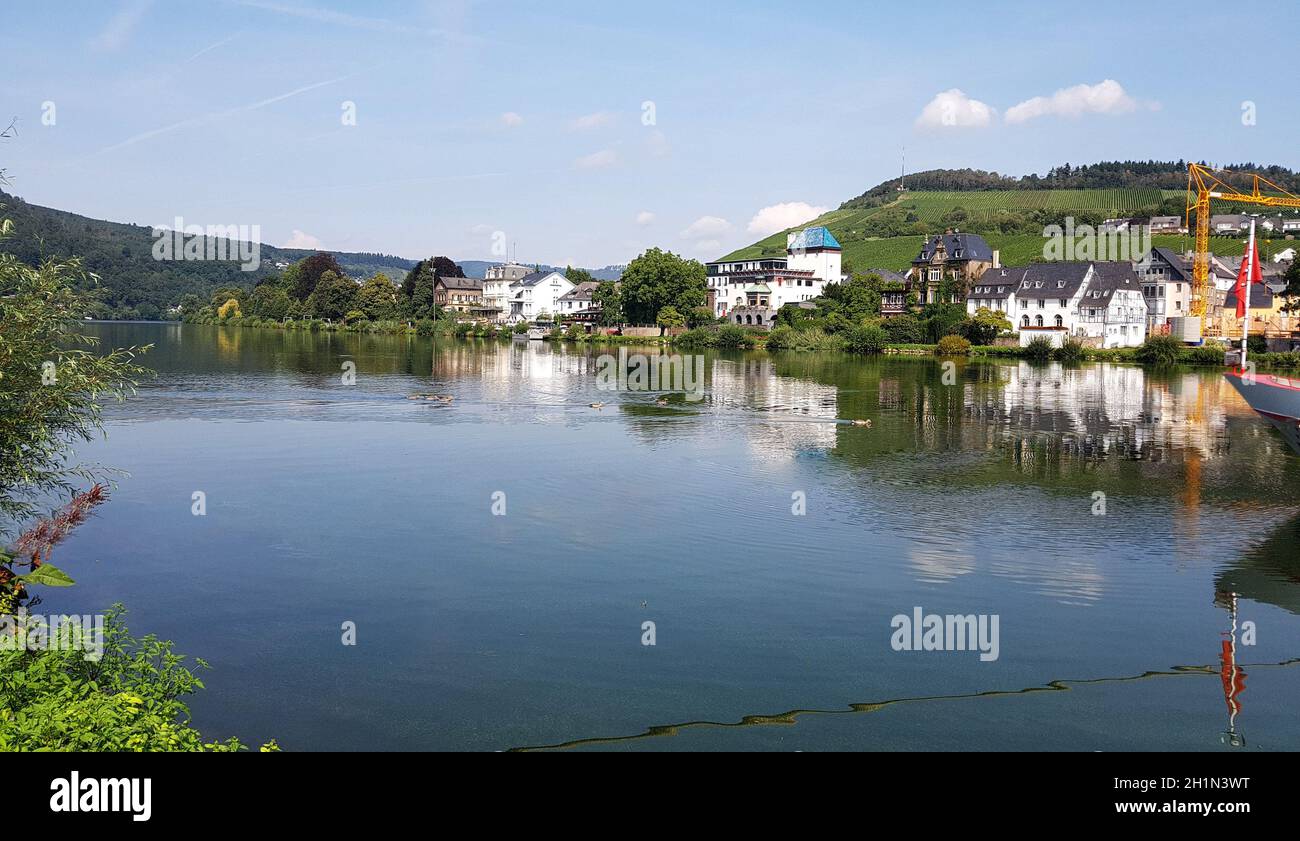 Traben-Trarbach ist eine Stadt an der Mittelmosel im Landkreis Bernkastel-Wittlich, Rheinland-Pfalz. Traben-Trarbach is a town on the Middle Moselle i Stock Photo