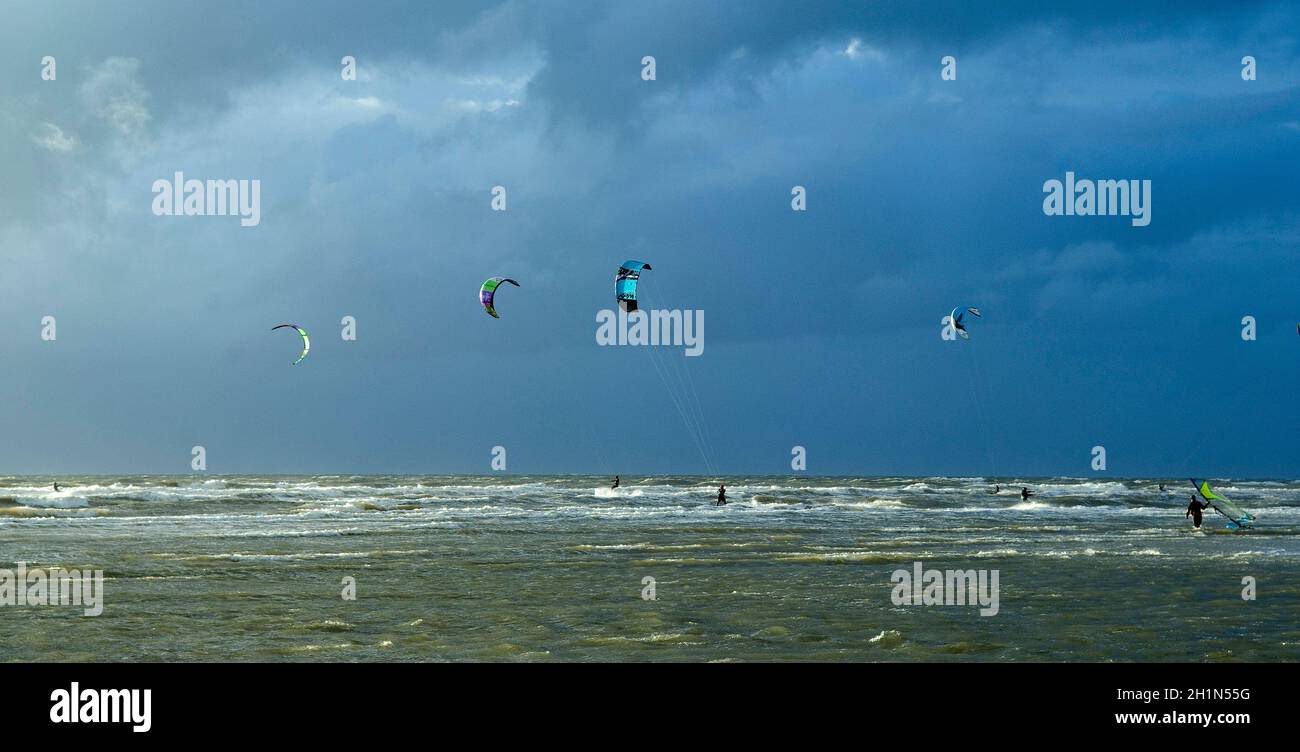 Kitesurfer, Lenkdrachensegeln, Sankt Peter-Ording Stock Photo