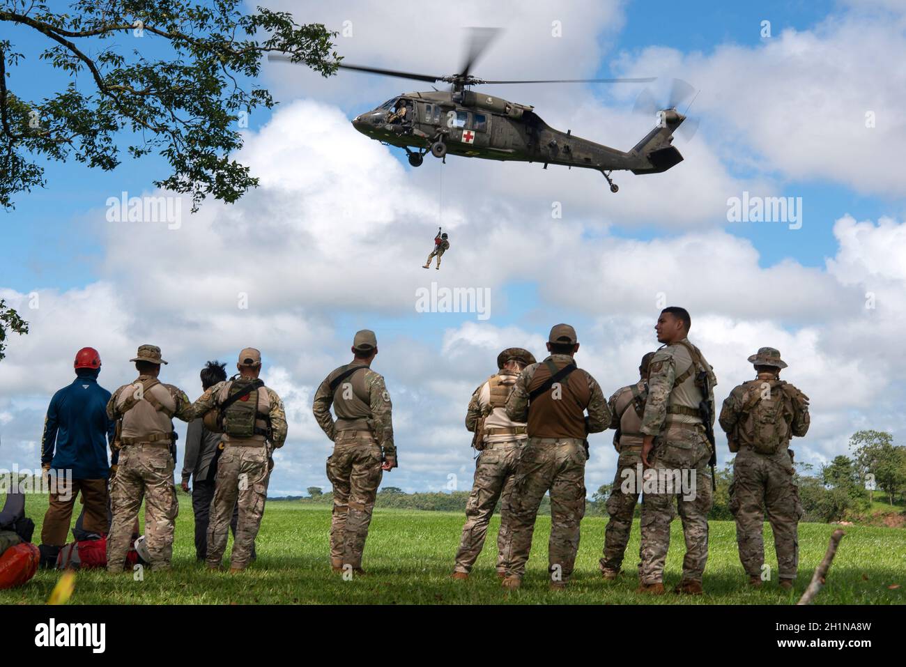 Joint Task Force Bravo’s 1-228th Aviation Regiment works with the Defense POW/MIA Accounting Agency (DPAA) and Panama Servicio Nacional Aeronaval (SENAN) Security Force to conduct casualty evacuation training in Santiago, Panama, Oct. 18, 2021. DPAA will be conducting recovery operations in Panama for the next 60 days in hopes of finding missing naval aircrew members lost during a training flight in 1985. The mission of DPAA is to provide the fullest possible accounting for our missing personnel to their families and the nation. (U.S. Marine Corps photo by Sgt. Melanye Martinez) Stock Photo