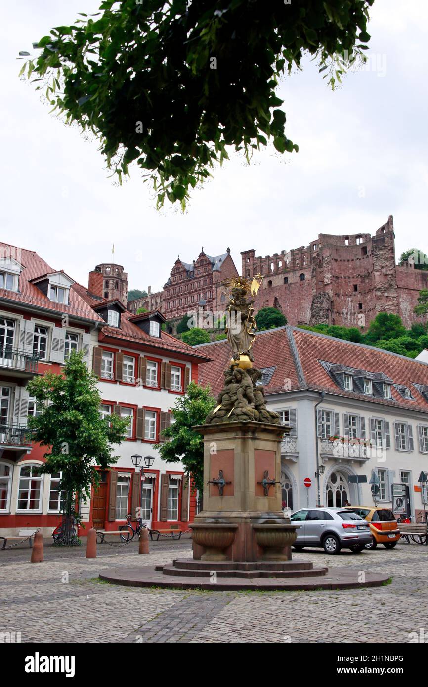 Blick über den Kornmarkt mit Mariensäule zum Heidelberger Schloss, Heidelberg, Baden-Württemberg, Deutschland Stock Photo