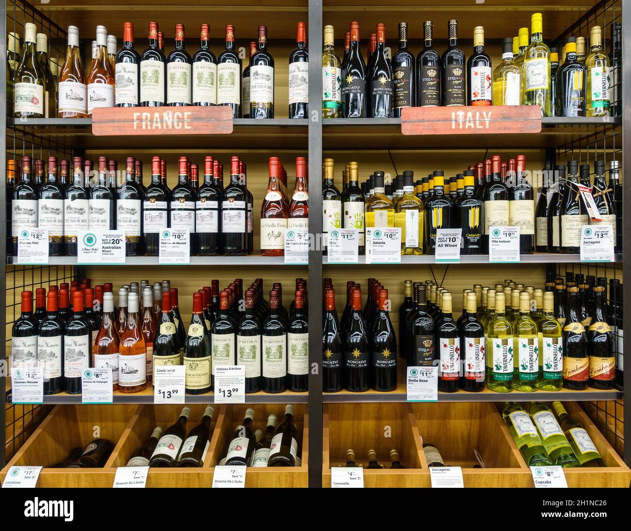 WILLIAMSBURG, VA, USA CIRCA AUGUST 2015 French and Italian wines on