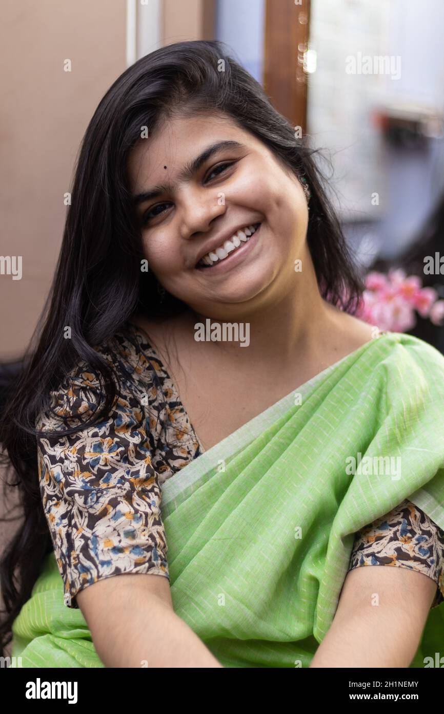 Portrait of a beautiful Indian woman in green saree Stock Photo - Alamy