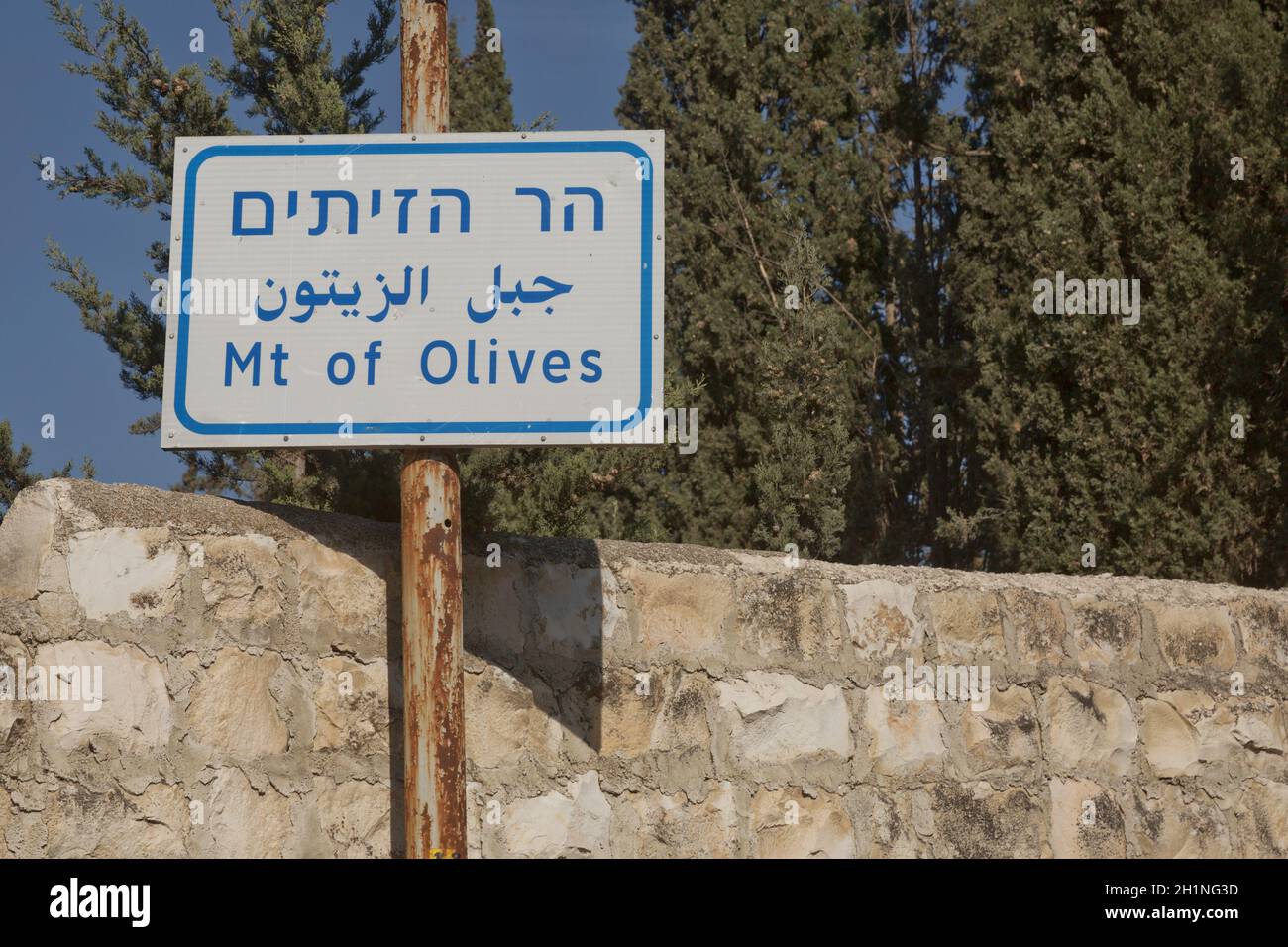 Direction sign that shows the way for the Mount of Olives in Jerusalem